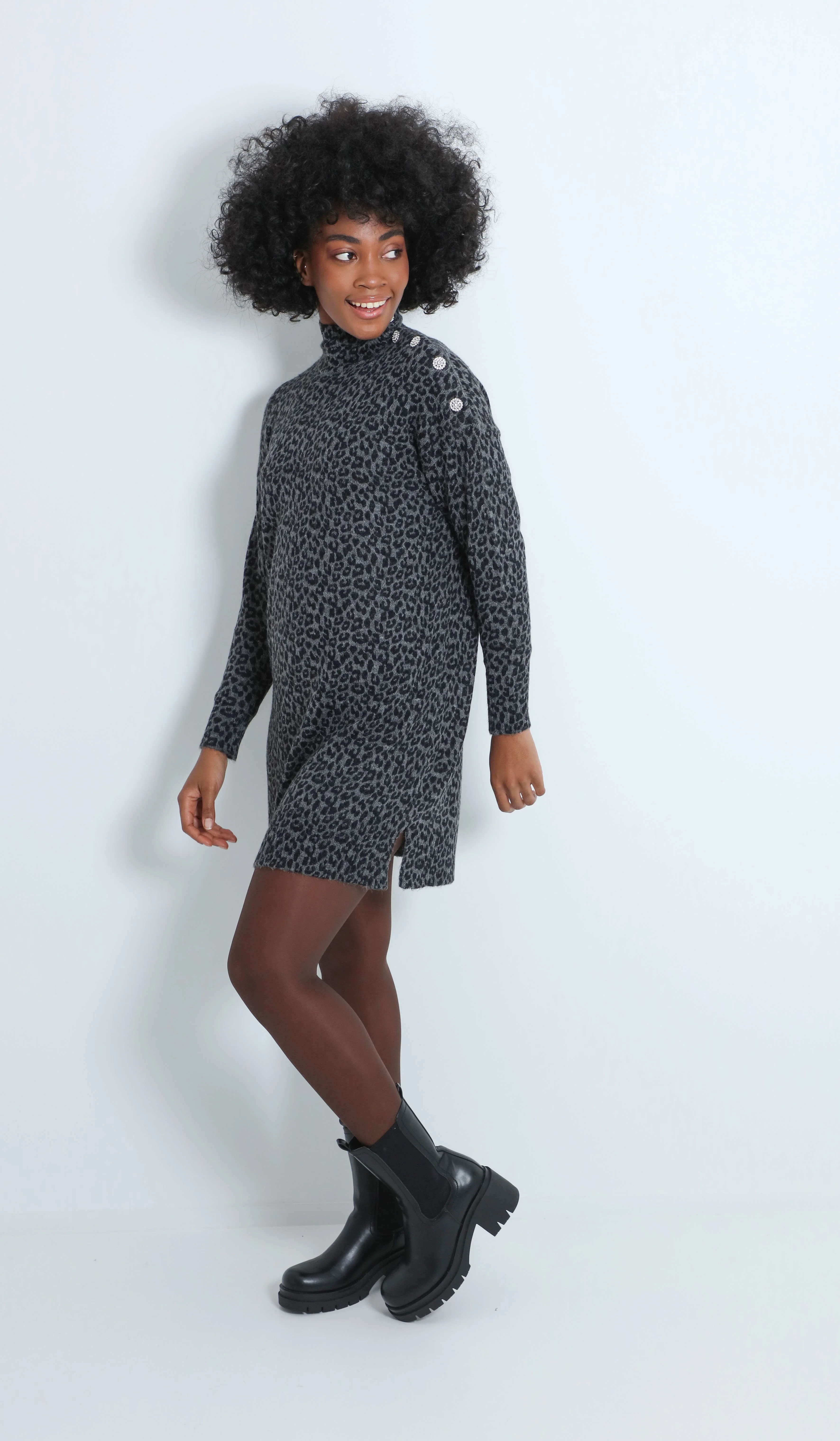Robe en maille col montant à boutons  - Imprimé - Image 5