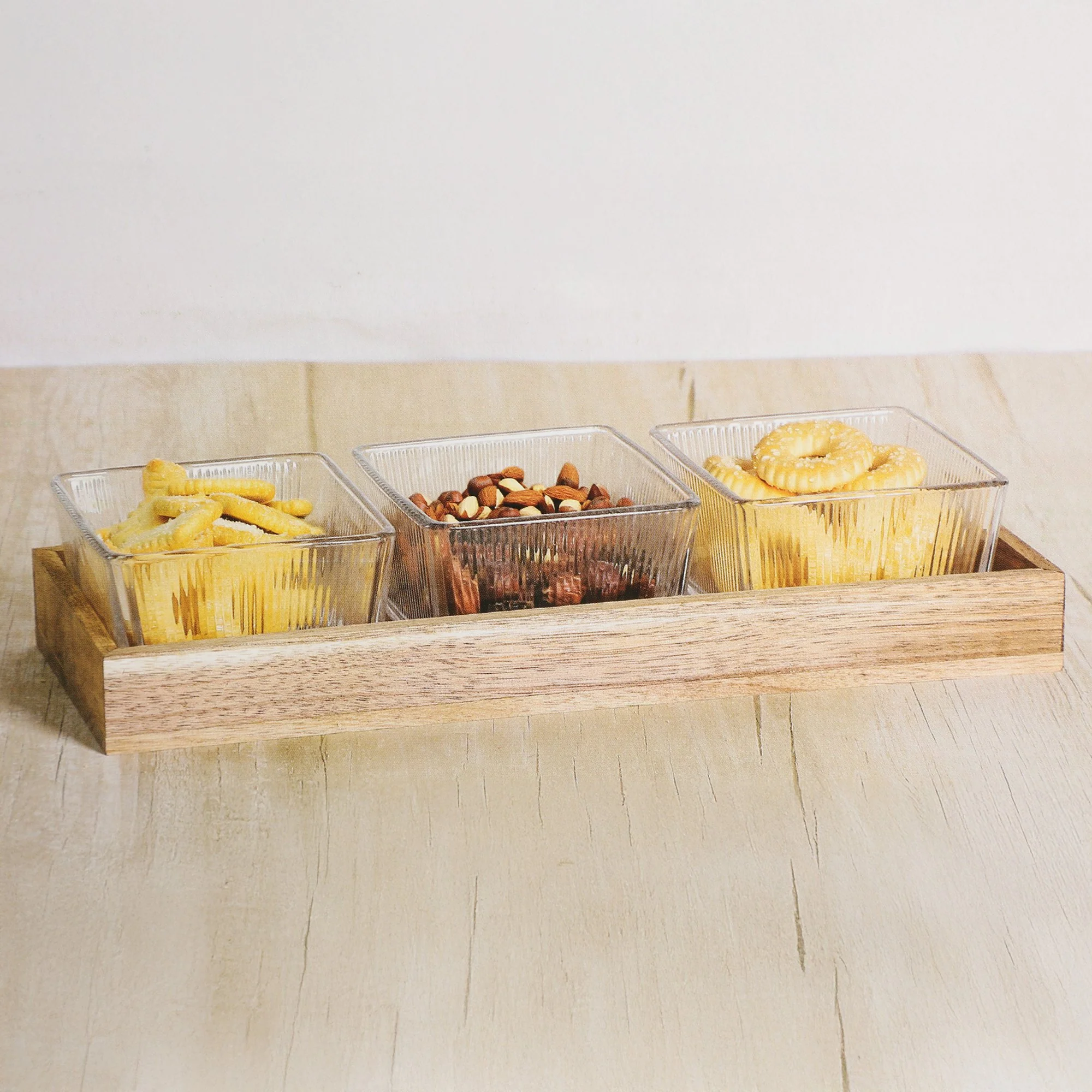 Set apéritif 3 coupelles striées avec plateau acacia - Image 4